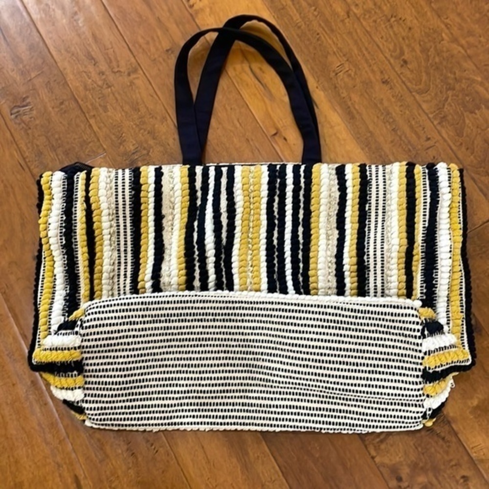 Amuse Society Weekender Bag - Picture 2 of 12